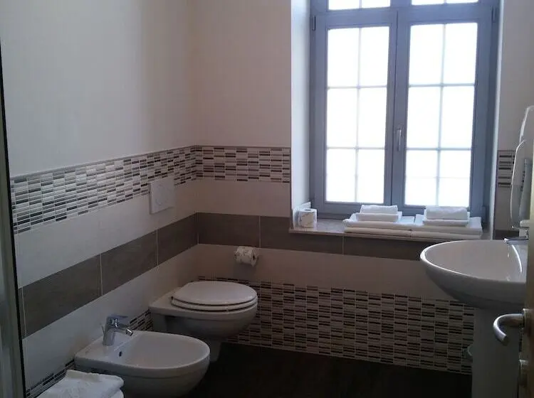 Standard Kolmen Hengen Huone, Nuovo Albergo Operai