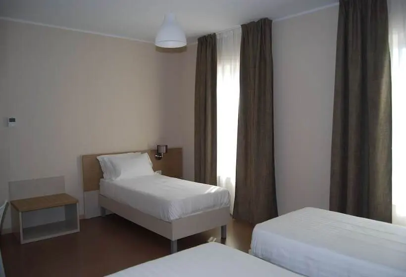 Standard Kolmen Hengen Huone, Nuovo Albergo Operai