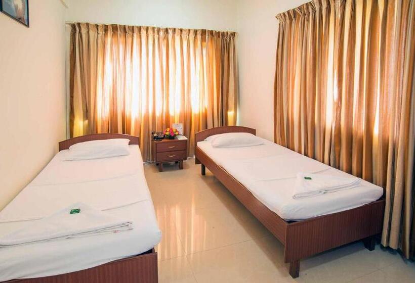 غرفة قياسية فردية حمام مشترك, Ymca International House