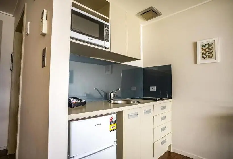 استودیوی لوکس, Marakura Deluxe Motel
