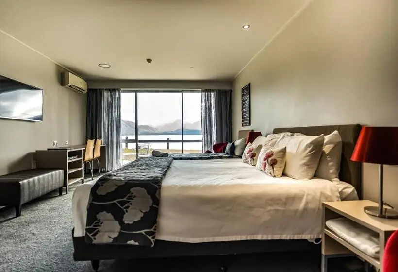 استودیوی لوکس, Marakura Deluxe Motel
