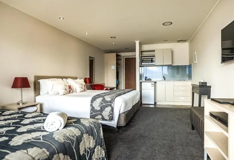 استودیوی لوکس, Marakura Deluxe Motel