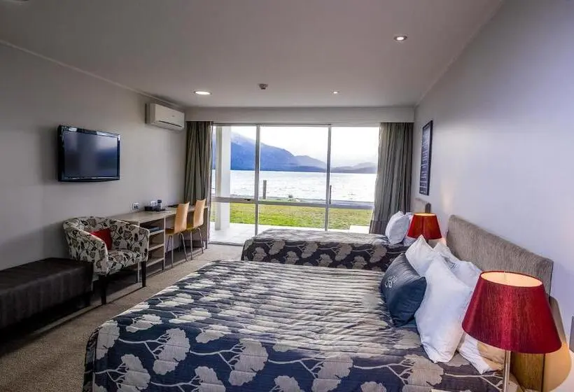 استودیوی لوکس, Marakura Deluxe Motel