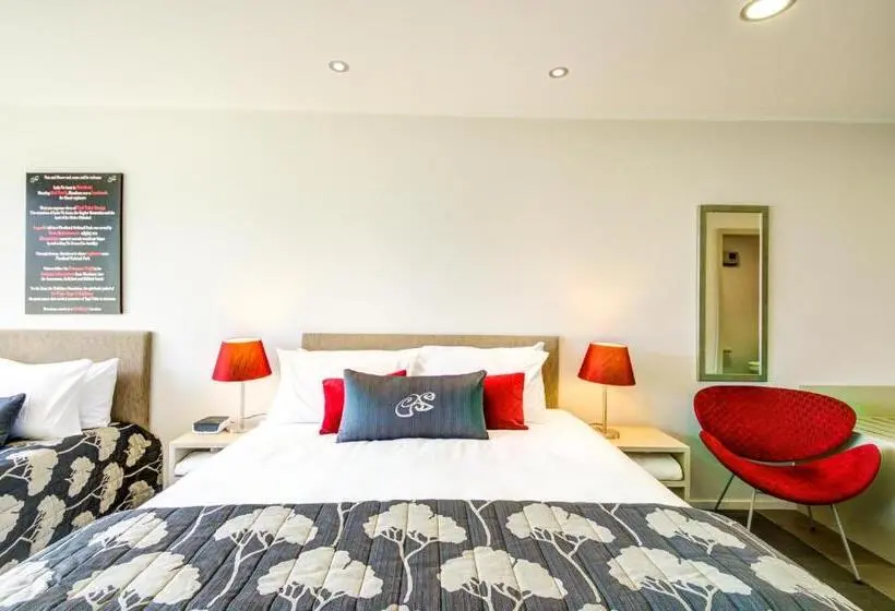 استودیوی لوکس, Marakura Deluxe Motel