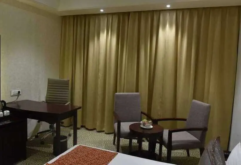 Chambre Deluxe, Pride Hotel & Convention Centre Indore