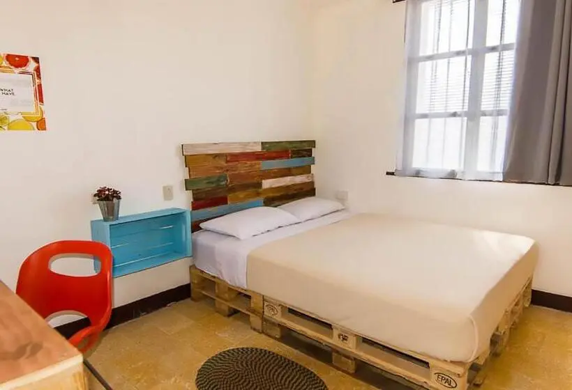 اتاق استاندارد, The Purpose Hostel
