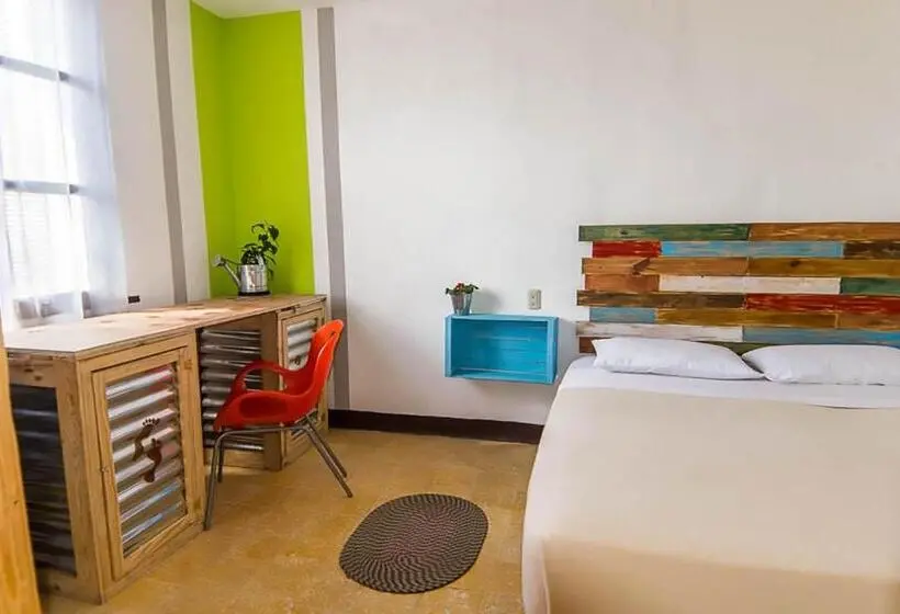 اتاق استاندارد, The Purpose Hostel