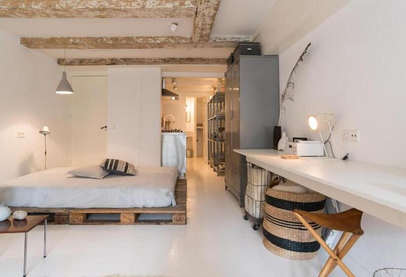 استودیوی استاندارد, The White Wilde Studio