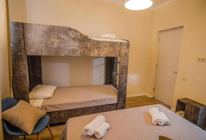 اتاق خانوادگی, Boutique Hotel Bellevue