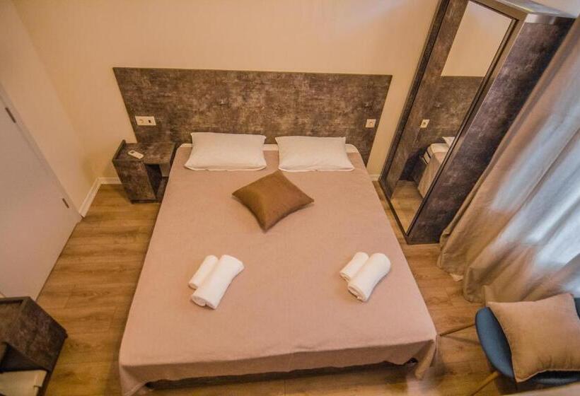اتاق خانوادگی, Boutique Hotel Bellevue