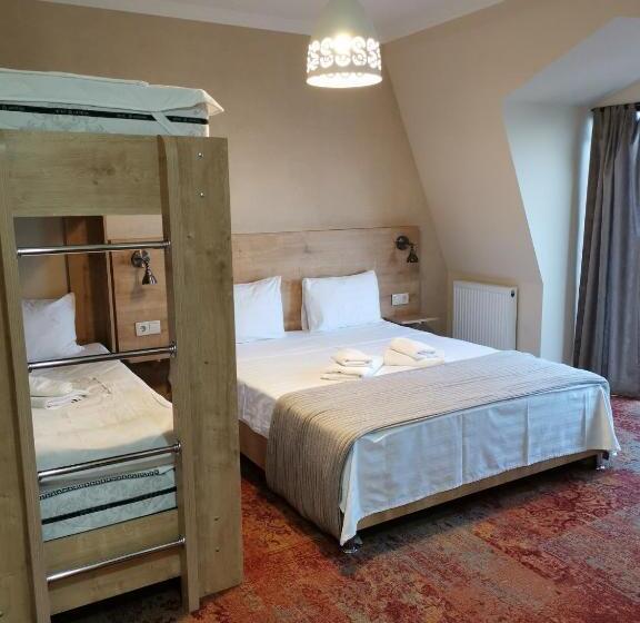 اتاق لوکس چهار تخته, Boutique Hotel Bellevue