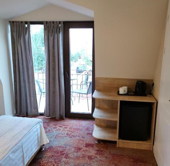 اتاق لوکس چهار تخته, Boutique Hotel Bellevue