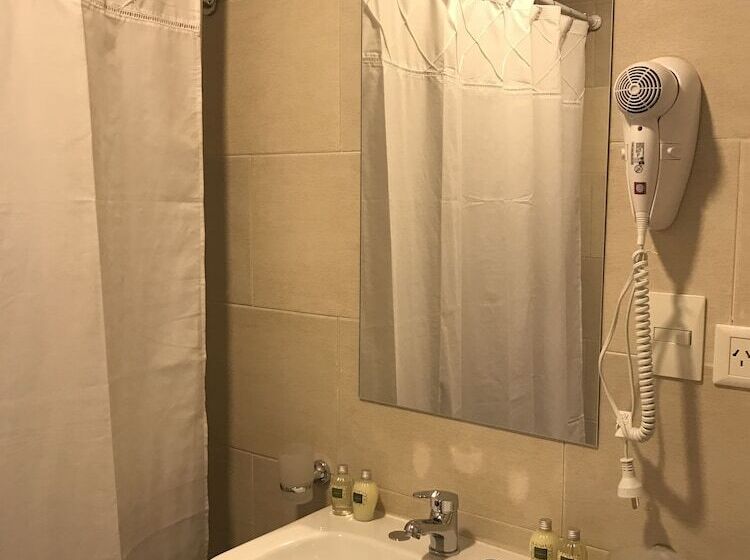 اتاق لوکس سه تخته, Folk Hostel