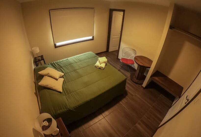 اتاق لوکس, Folk Hostel