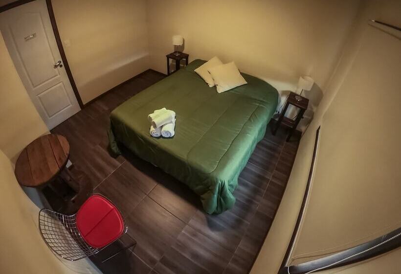 اتاق لوکس, Folk Hostel