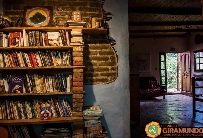 スタンダードバンガロー, Hostel Eco Cultural Giramundo