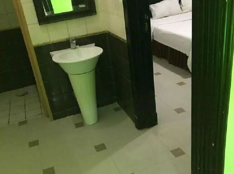 استودیوی استاندارد, Almakan Hotel 108
