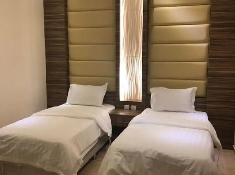 استودیوی استاندارد, Almakan Hotel 108