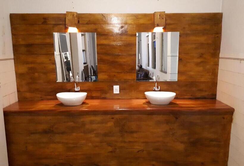 공동 객실, Reviver Hostel