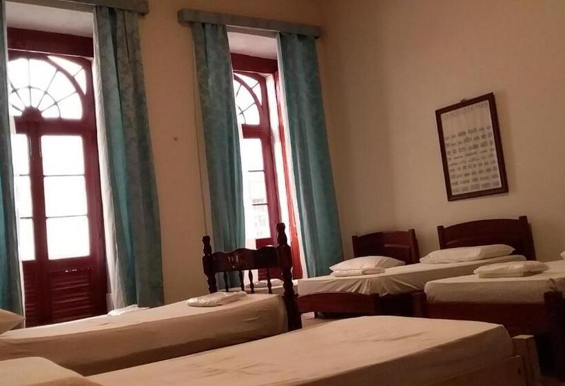 공동 객실, Reviver Hostel