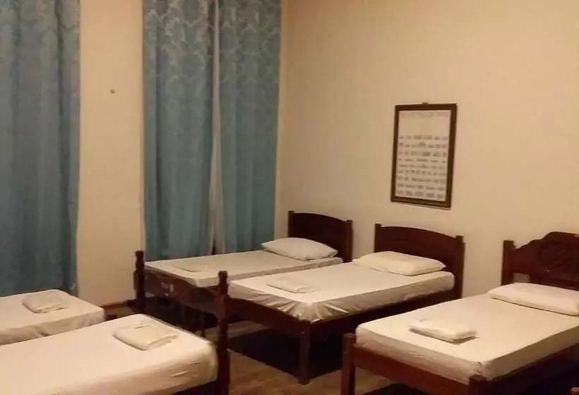 ルームシェアのワンベッド, Reviver Hostel