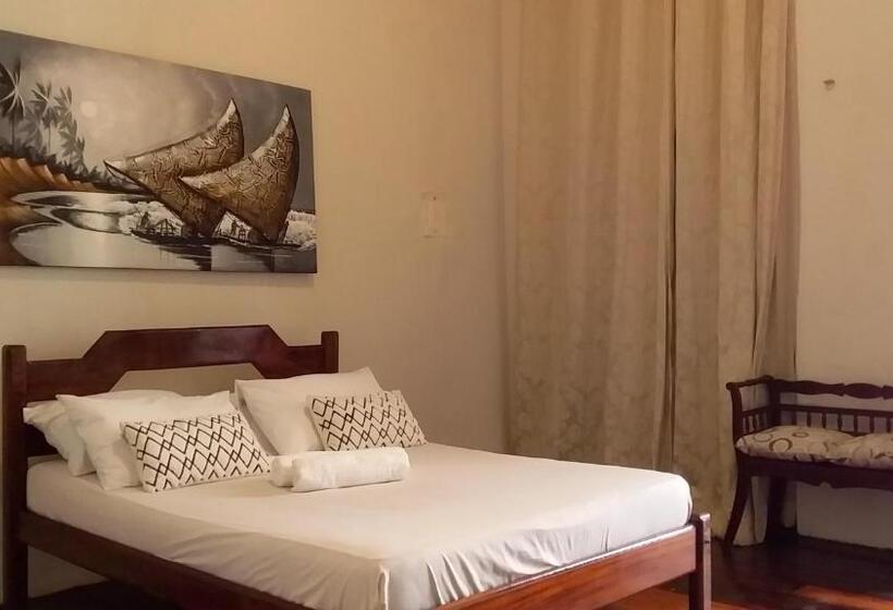 스위트, Reviver Hostel