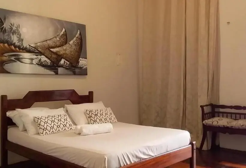 コンフォーとスイートルーム, Reviver Hostel