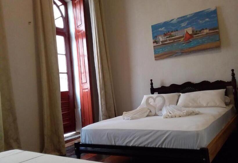 컴포트 스위트, Reviver Hostel