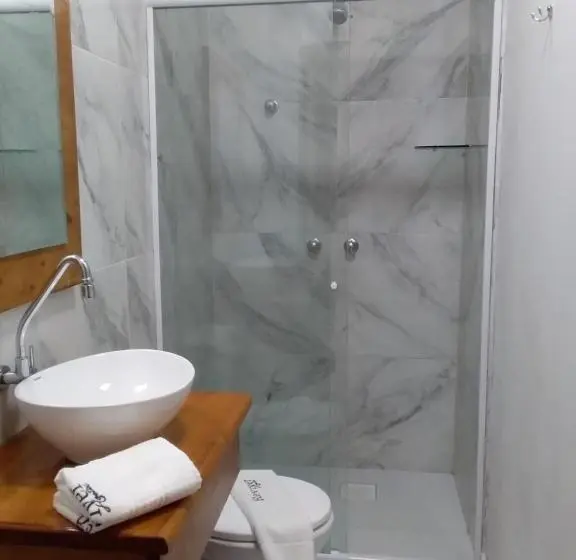コンフォーとスイートルーム, Reviver Hostel