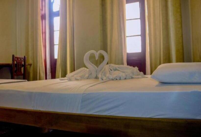 컴포트 스위트, Reviver Hostel