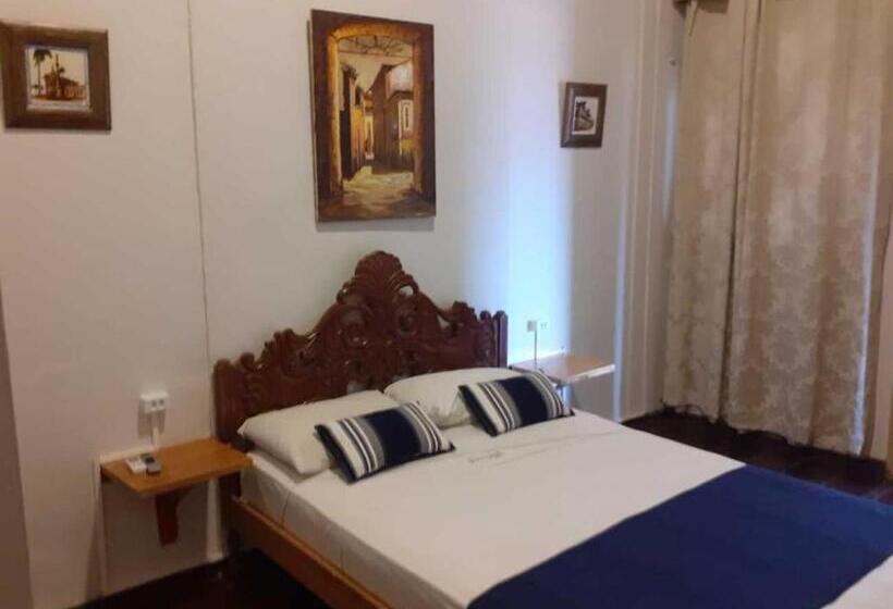 컴포트 스위트, Reviver Hostel