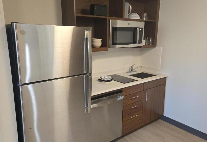 اتاق استاندارد با تخت بزرگ برای معلولان, Everhome Suites Cheyenne