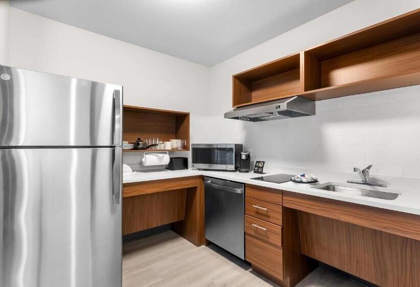 اتاق استاندارد با تخت بزرگ برای معلولان, Everhome Suites Cheyenne