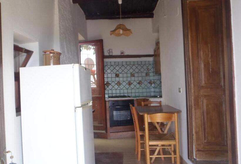 إستوديو قياسى مطل على البحر, Cilento Coast, Palazzo Pisani Pollica  Salerno Campania Italy