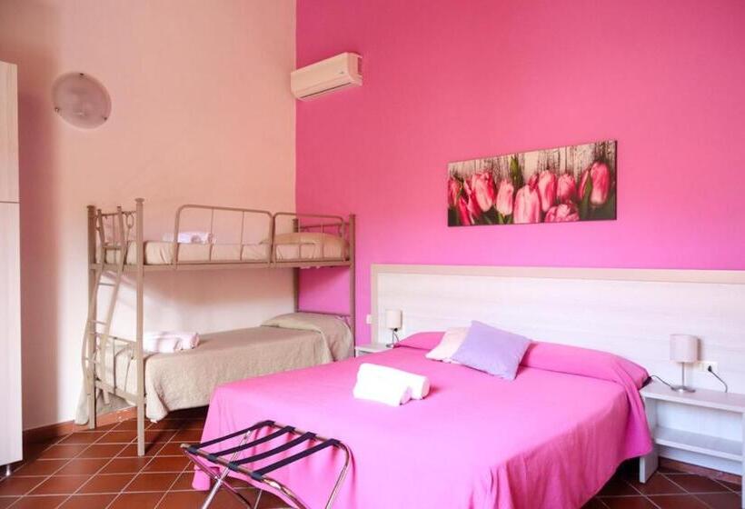 חדר משפתחתי סופריור, Pompei Hostel Deluxe