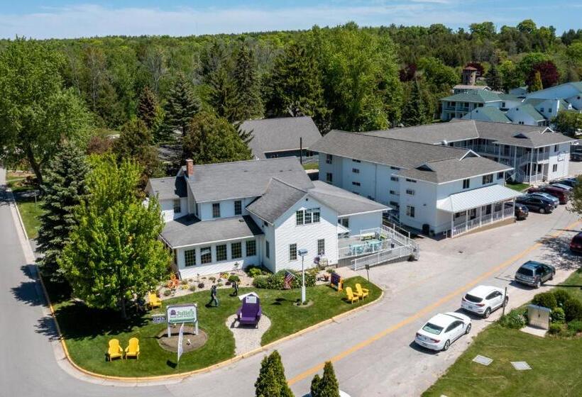 جناح, Julie's Park Cafe & Motel