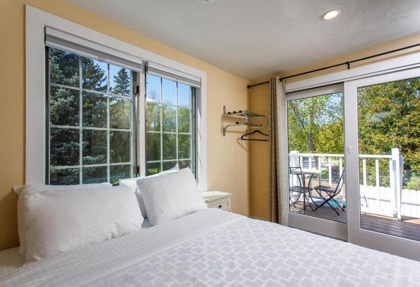 جناح, Julie's Park Cafe & Motel