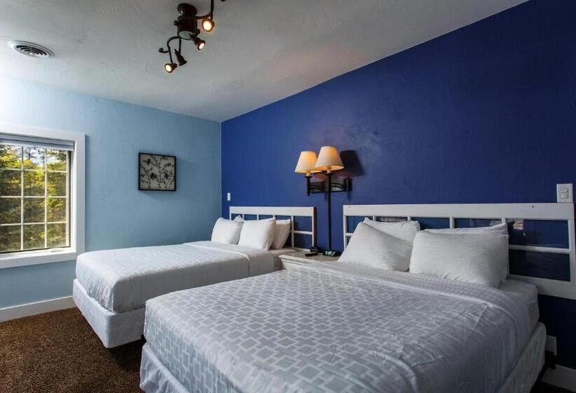 جناح, Julie's Park Cafe & Motel