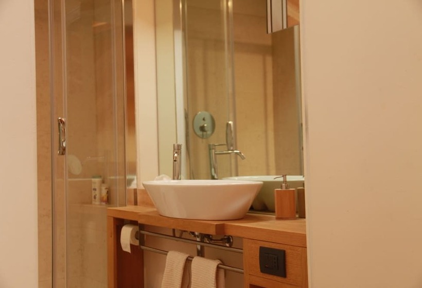 Номер Стандарт, Lisander B&b