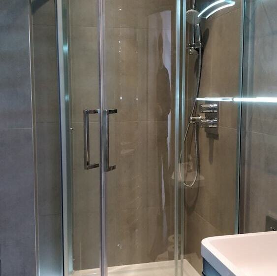 آپارتمان 2 خوابه, Access Tower Hill