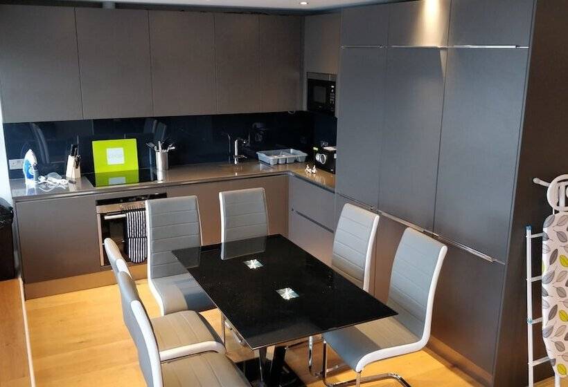 آپارتمان 3 خوابه, Access Tower Hill