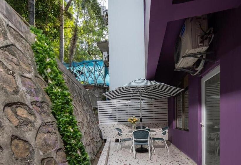 غرفة قياسية, Summer Tree Inn