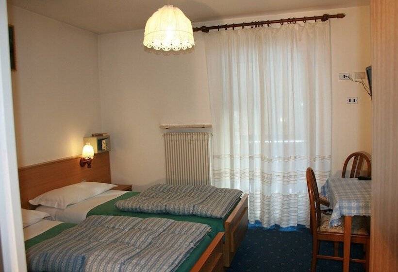 اتاق استاندارد با بالکن, Garni Defrancesco