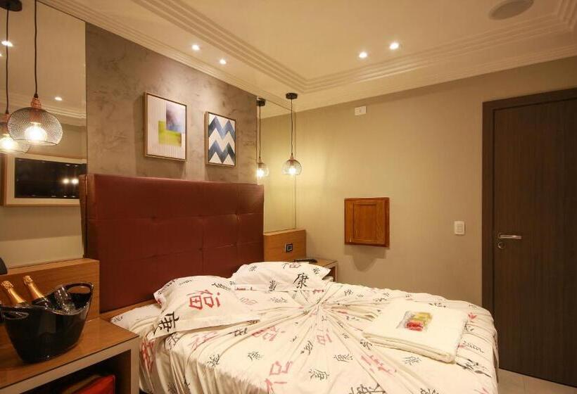 اتاق لوکس, Gloria Plaza