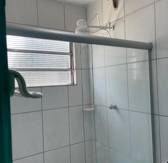 スタンダードトリプルルーム, Legal