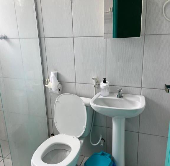 חדר סטנדרט יחיד, Legal