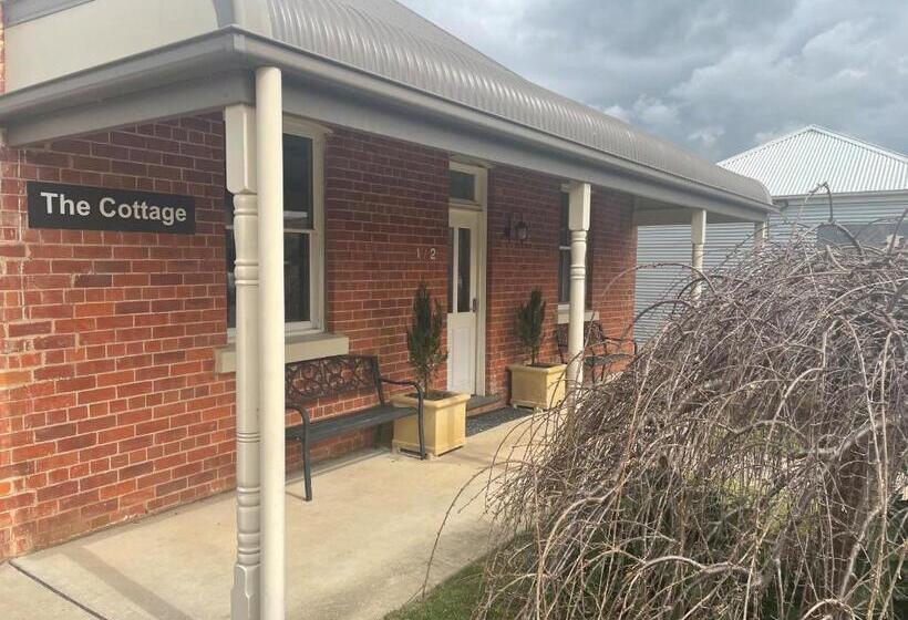 침실 2개 아파트, Millthorpe Motel