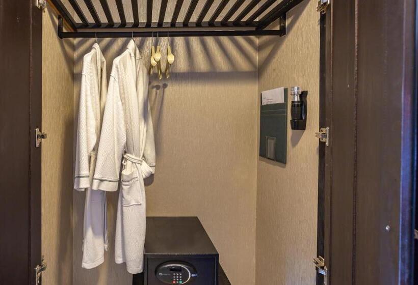 带城市景观的高级房间, Amari Vang Vieng