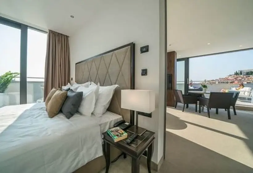 سوئیت ریاست جمهوری 2 خوابه, Bellevue Superior City
