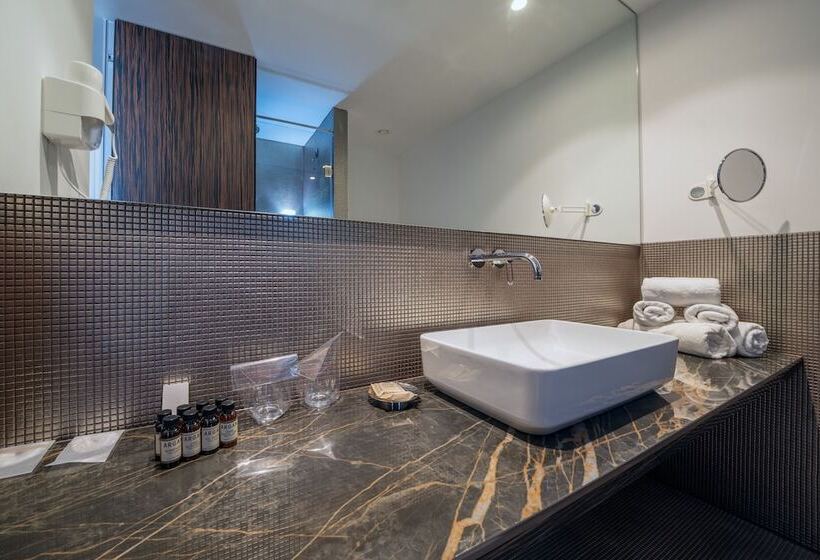 Классический Номер Внутренний, Bellevue Superior City